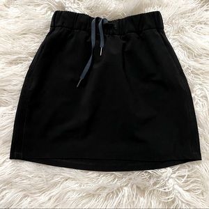 Lululemon On The Fly mini skirt Sz 4